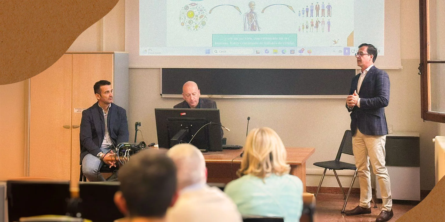Javier Real del Valle tras la presentación de «El café como alimento» en la Universidad de Bolonia